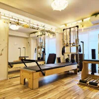 fis.pilatesのスタジオ内装（リフォーマー）