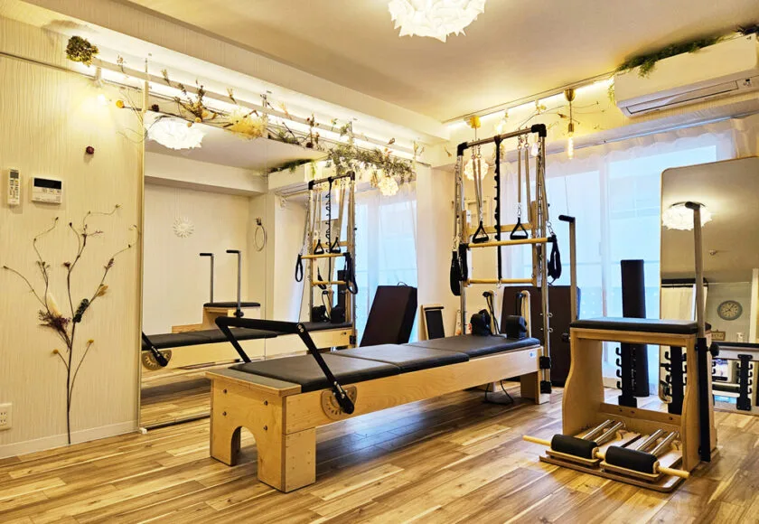 fis.pilatesのスタジオ内装（リフォーマー）