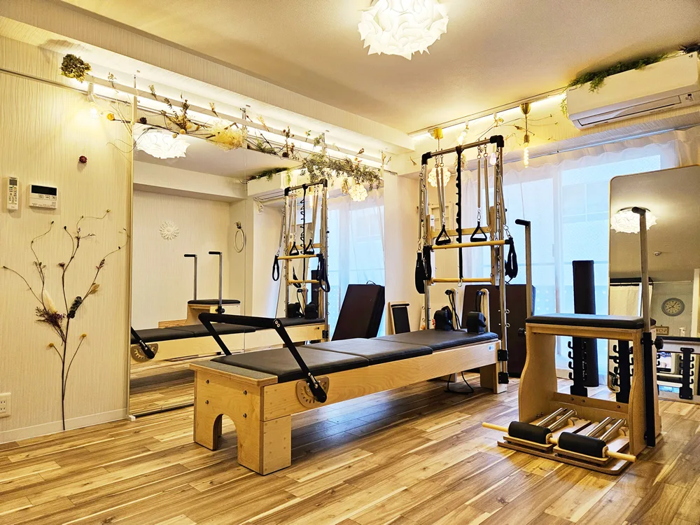 fis.pilatesのスタジオ内装（リフォーマー）