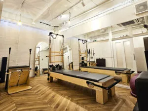 fis.pilatesのスタジオ内装（マシンピラティス）